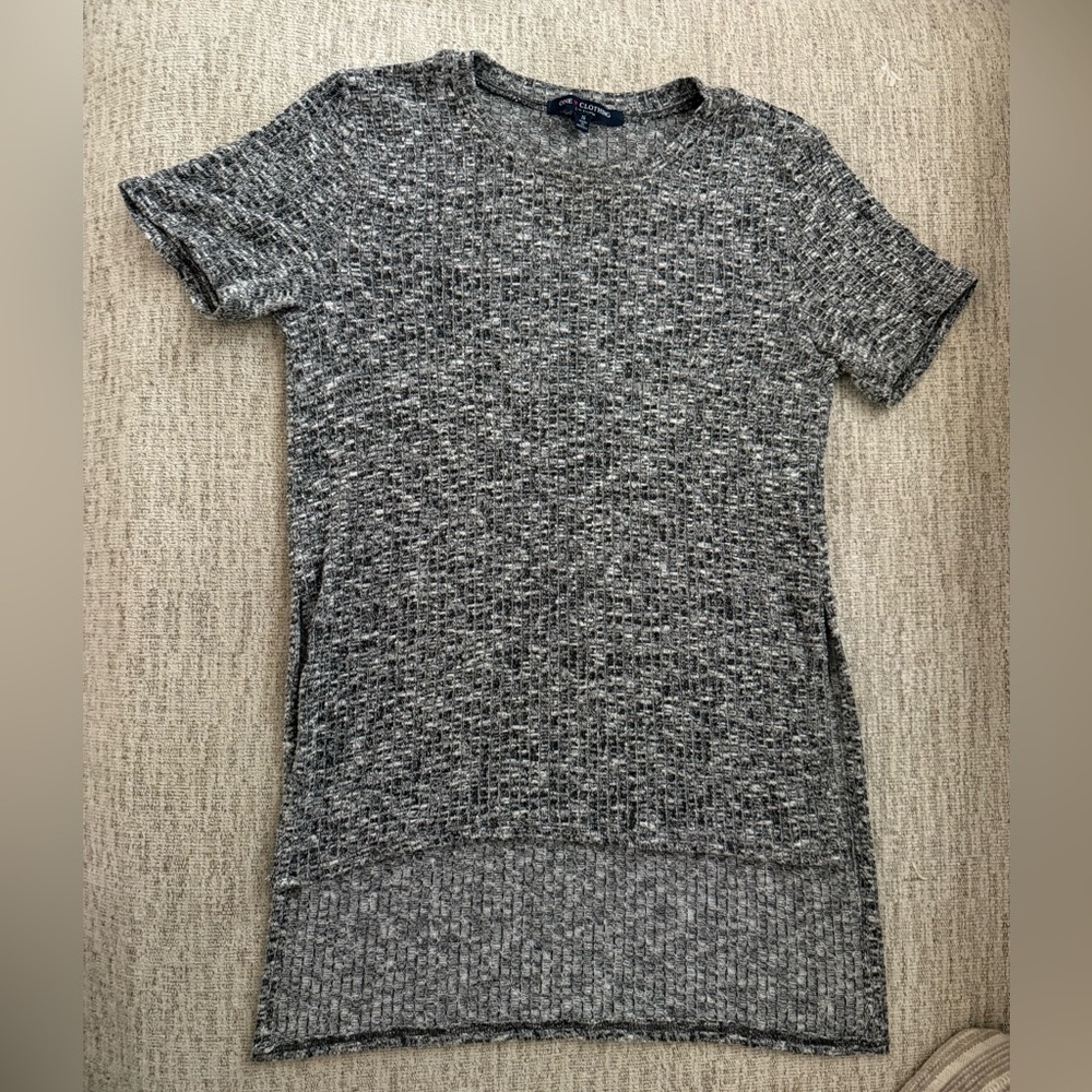 Heather grey short sleeve high-low t-shirt